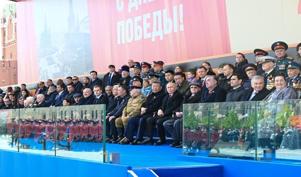 ="习近平出席俄罗斯纪念苏联伟大卫国战争胜利80周年庆典"