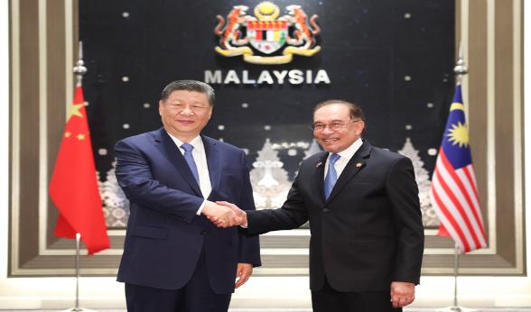 ="习近平同马来西亚总理安瓦尔举行会谈"