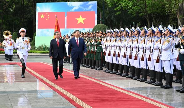 ="越共中央总书记苏林为习近平举行欢迎仪式"